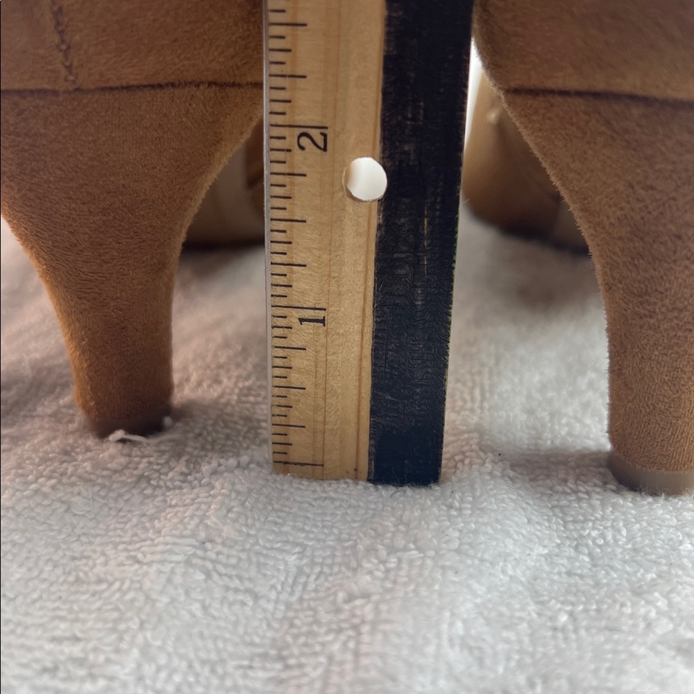 Universal threads, Elegant Tan faux suede Ankle Boots - Picture 4 of 5
